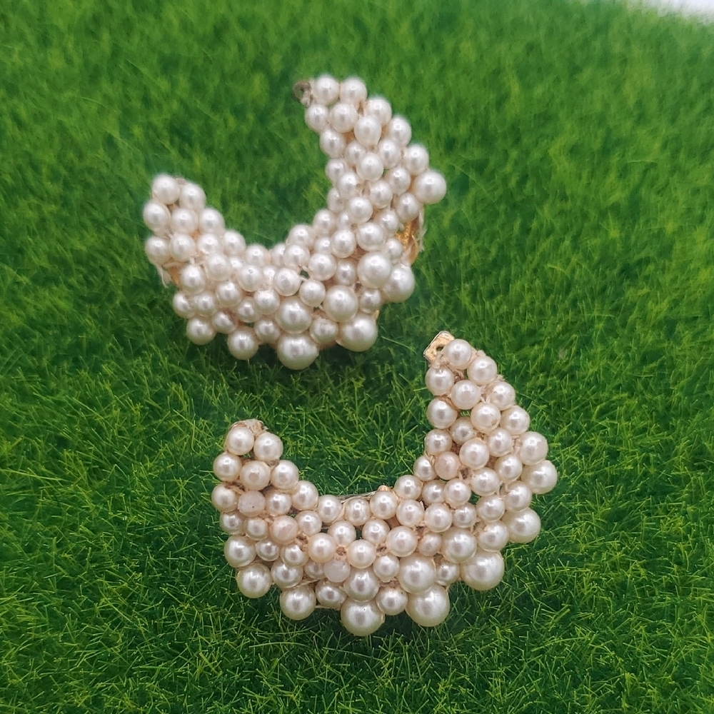 Moon Pearl Earrings Vintage Estate  E1021‎